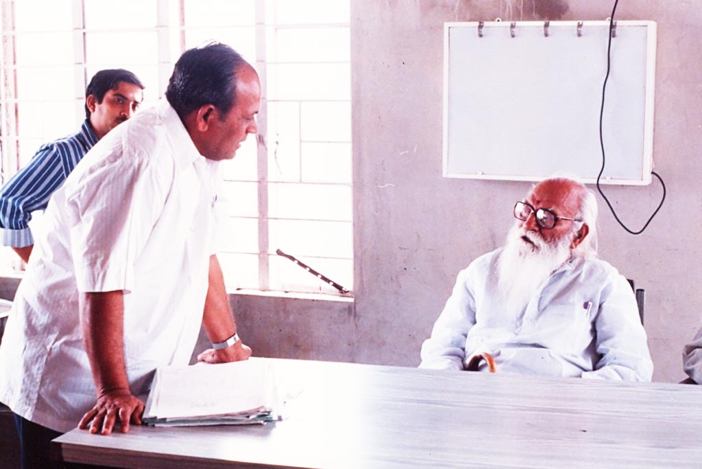 Visit of Respected Bharat Ratna Shri. Nanaji Deshmukh at  Ayurved Hospital and Research Centre, Wagholi, Pune